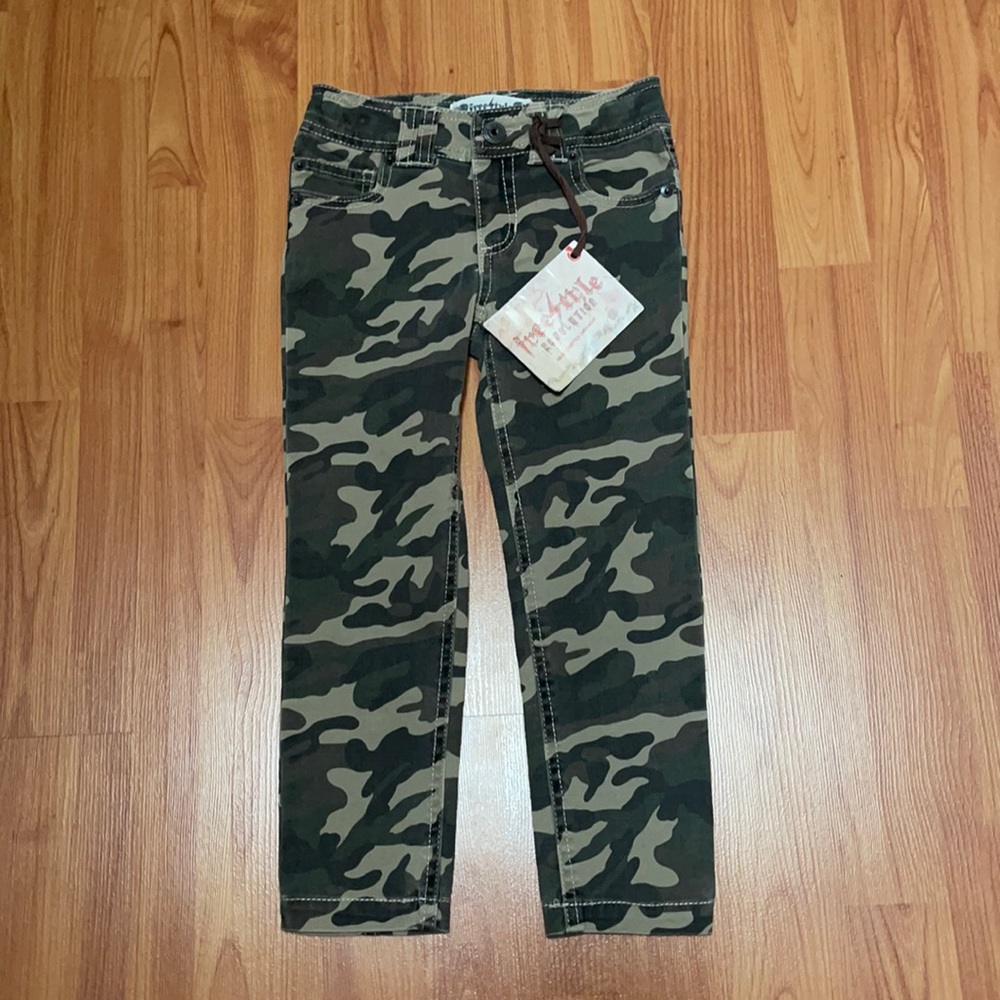 NWT LITTLE GIRLS CAMO PANT
